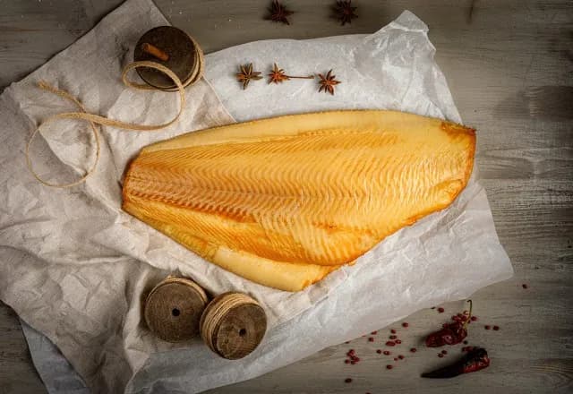 Палтус балык холодного копчения в пергаменте весовая