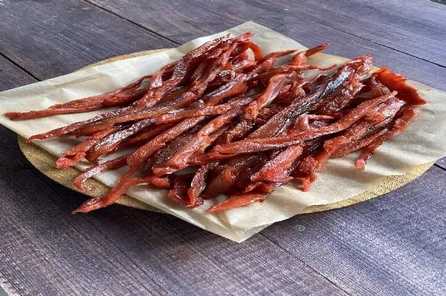 Палочки лосося вяленый вакуумный упаковке